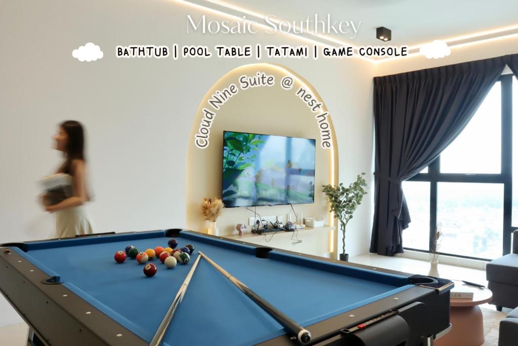 Midvalley Southkey Mosaic Suite by Nest Home - 三卧室高级公寓，带浴缸和台球桌
