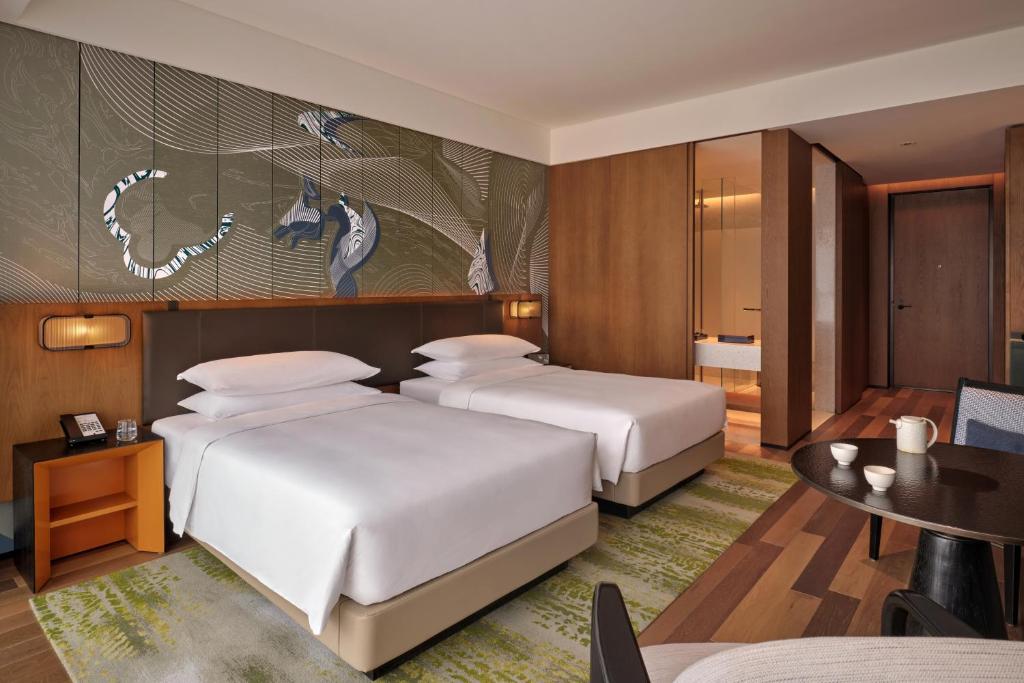 Postel nebo postele na pokoji v ubytování Hyatt Centric Gaoxin Xi'An