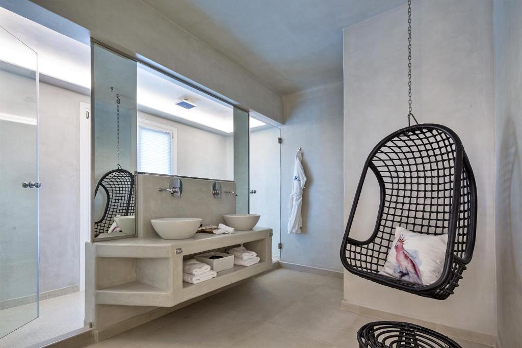 Un baño de Art Hotel Santorini