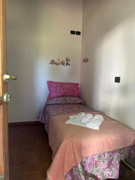 Łóżko lub łóżka w pokoju w obiekcie Agriturismo La Castellina