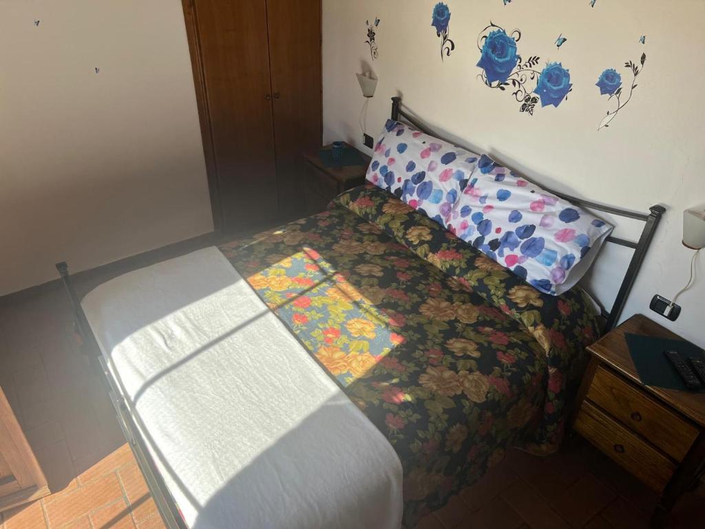 Łóżko lub łóżka w pokoju w obiekcie Agriturismo La Castellina