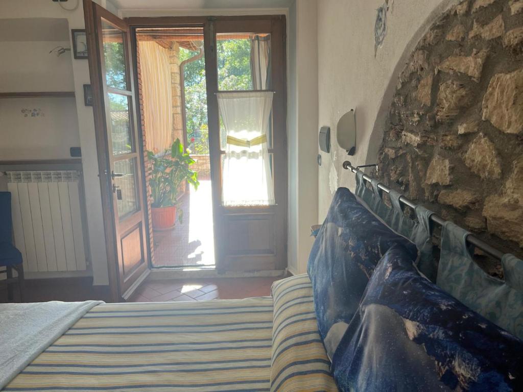 Łóżko lub łóżka w pokoju w obiekcie Agriturismo La Castellina