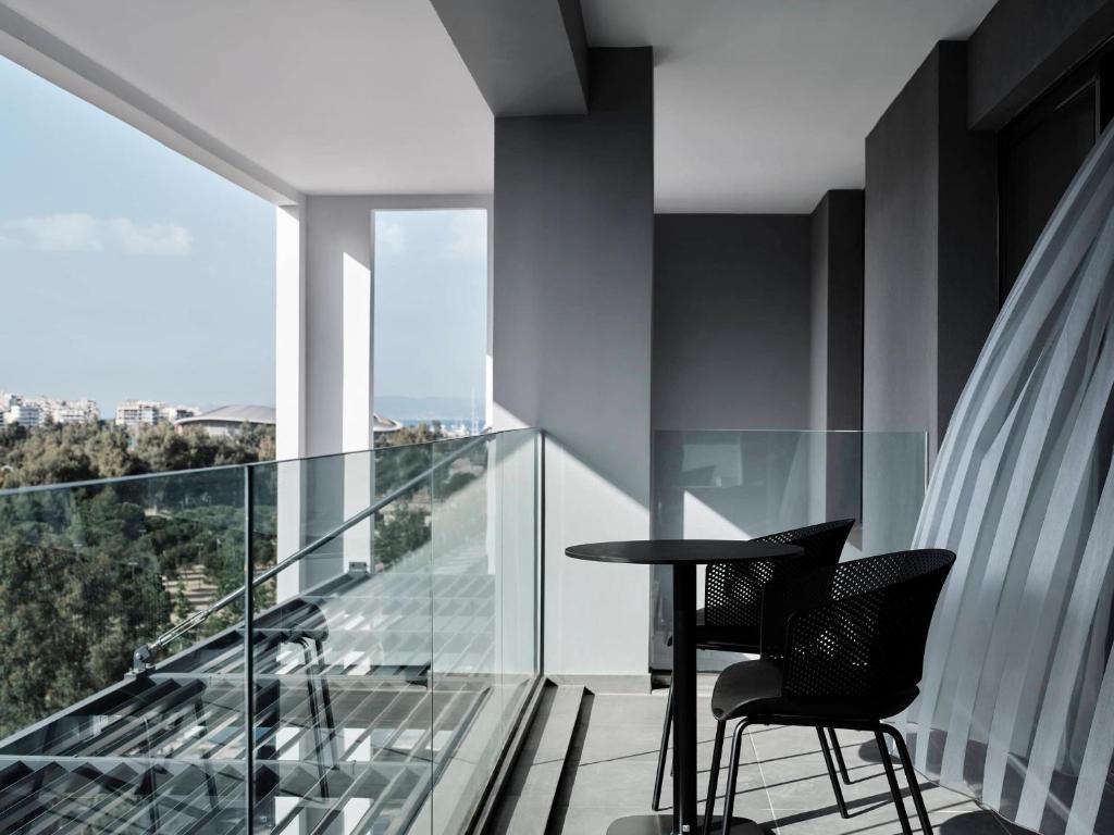 Balkón nebo terasa v ubytování AVA Residences Athens Riviera