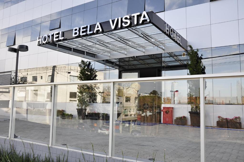 a building with a sign that reads hotel bela vista at Hotel Bela Vista Votorantim in Votorantim