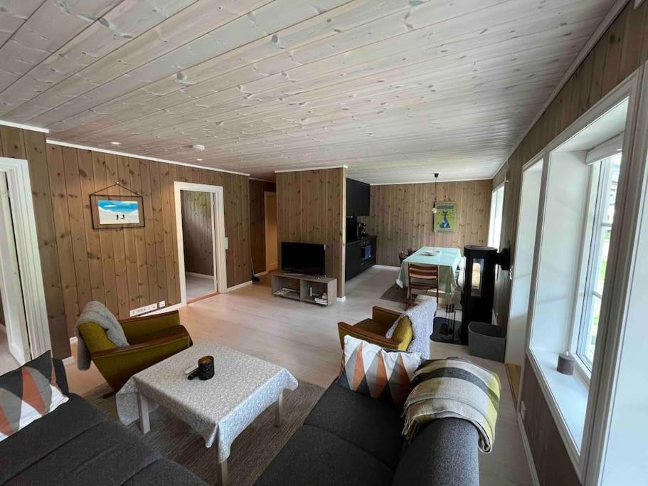 a living room with a couch and a table at Leilighet Overøye Hyttegrend in Stordal