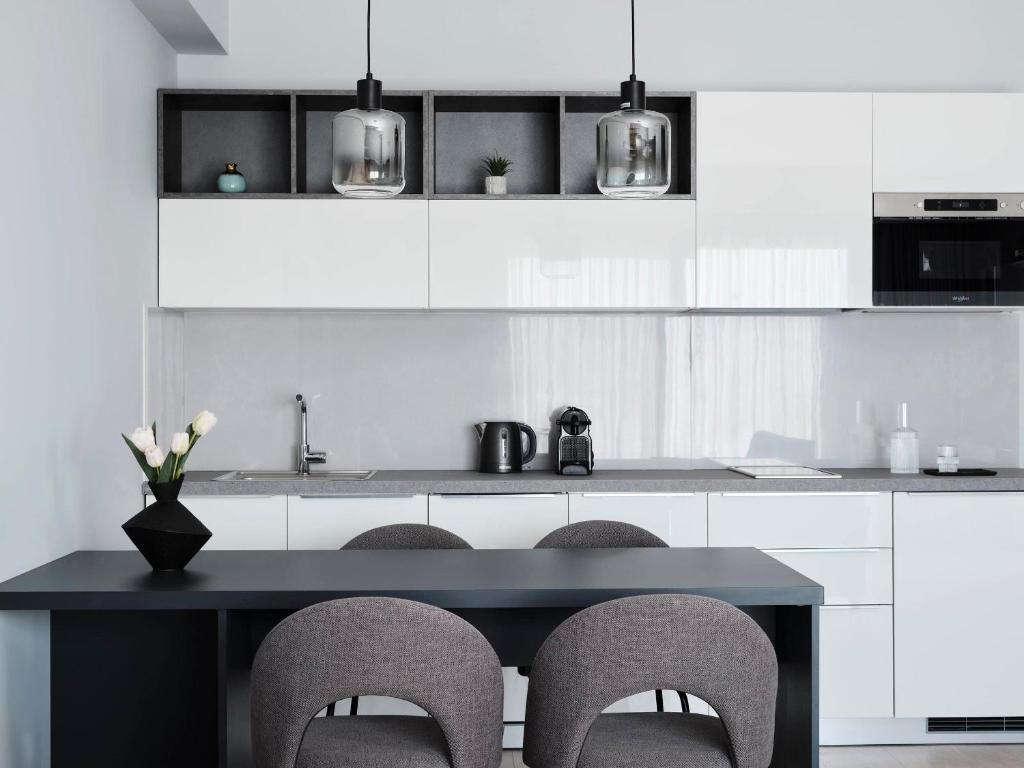 Kuchyň nebo kuchyňský kout v ubytování AVA Residences Athens Riviera