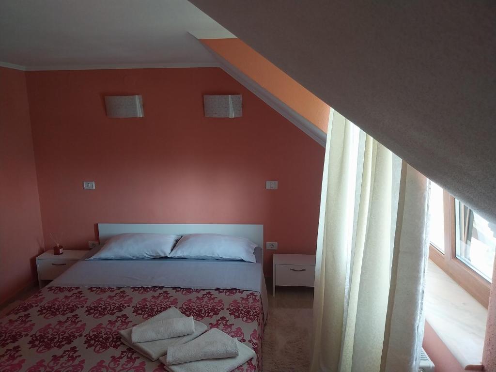 Postel nebo postele na pokoji v ubytování Serena House