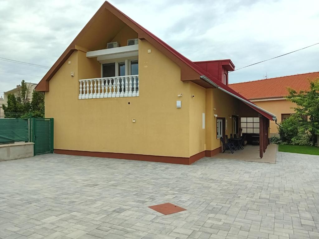 Budova, kde se apartmán nachází