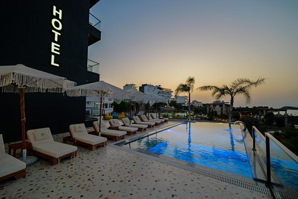 Bazén v ubytování Sunlight Hotel nebo v jeho okolí