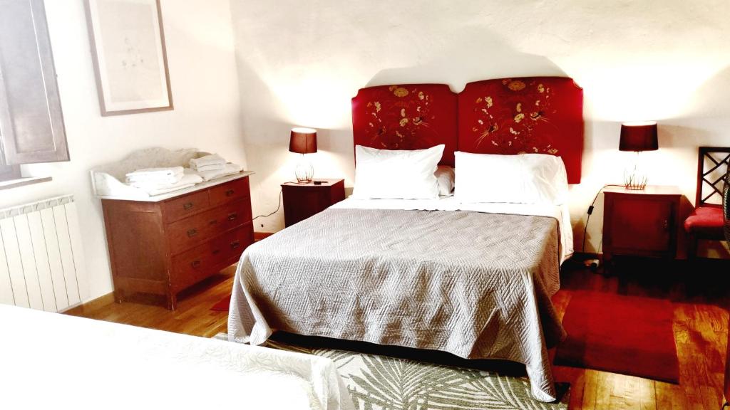 Postel nebo postele na pokoji v ubytování Borgo San Michele Incisa Tuscany