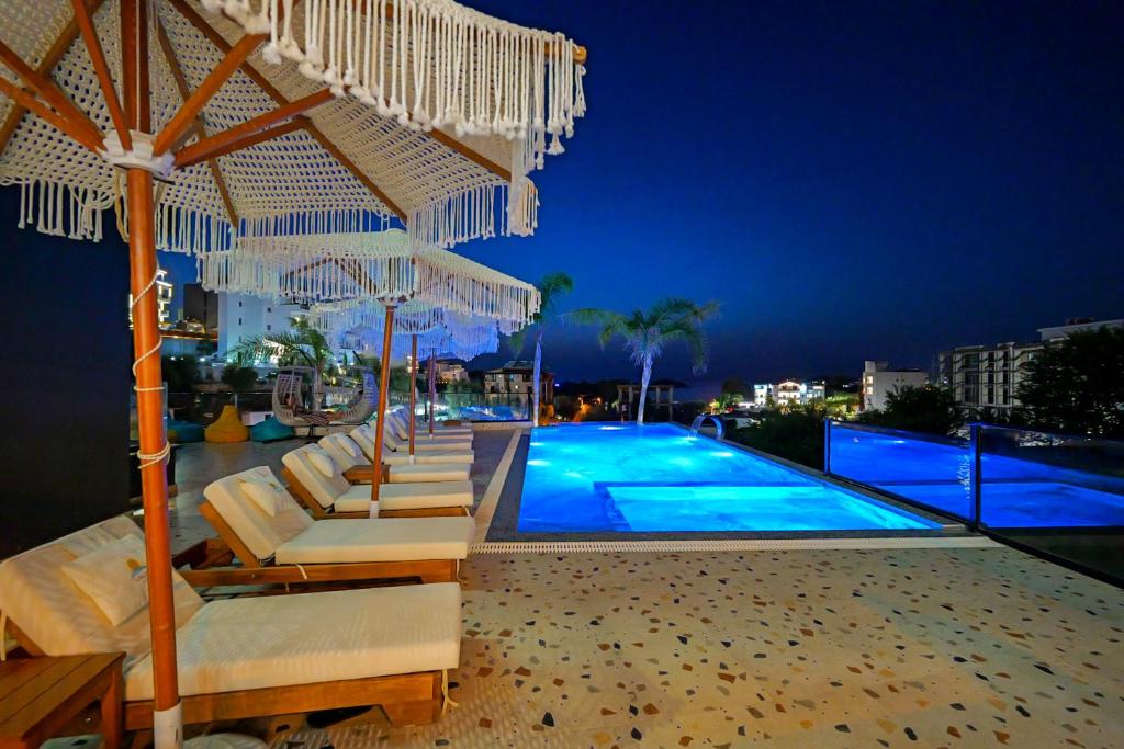 Bazén v ubytování Sunlight Hotel nebo v jeho okolí