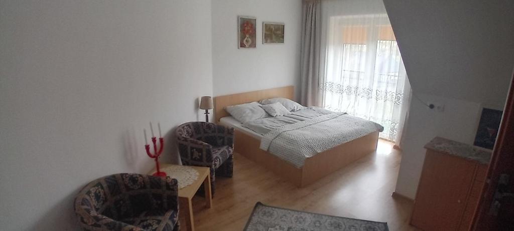 Łóżko lub łóżka w pokoju w obiekcie amel orawa