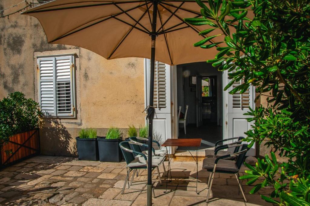 Patio alebo iná vonkajšia časť ubytovania Apartment Šulić