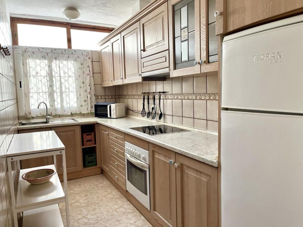 A kitchen or kitchenette at Vera Mar 5A Primera linea con Piscina y Parking