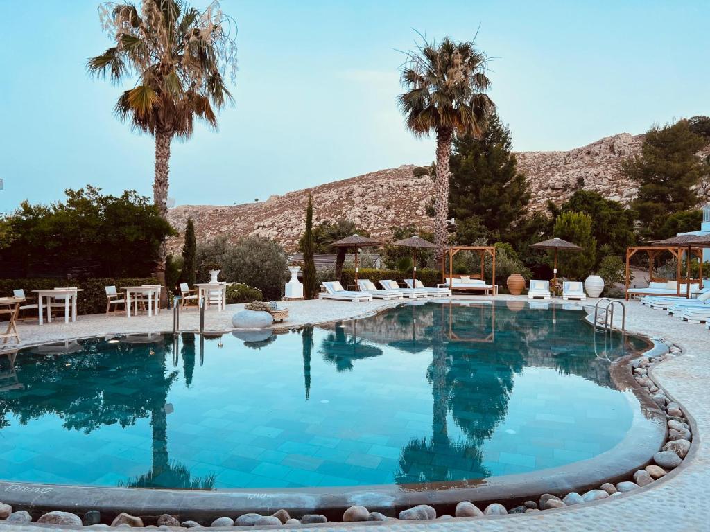 Bazén v ubytování Caesars Gardens Hotel & Spa - Adults Only nebo v jeho okolí