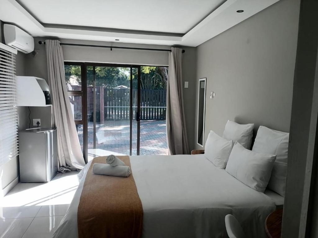 Nqabanqaba - Economy Kamer Met Queensize Bed