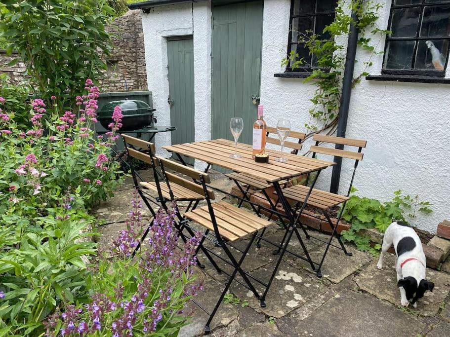 Taman di luar Fettlers Cottage, Cumbria