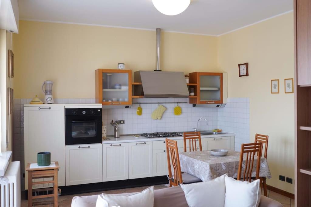 Kuchyň nebo kuchyňský kout v ubytování Comfort near Bergamo airport