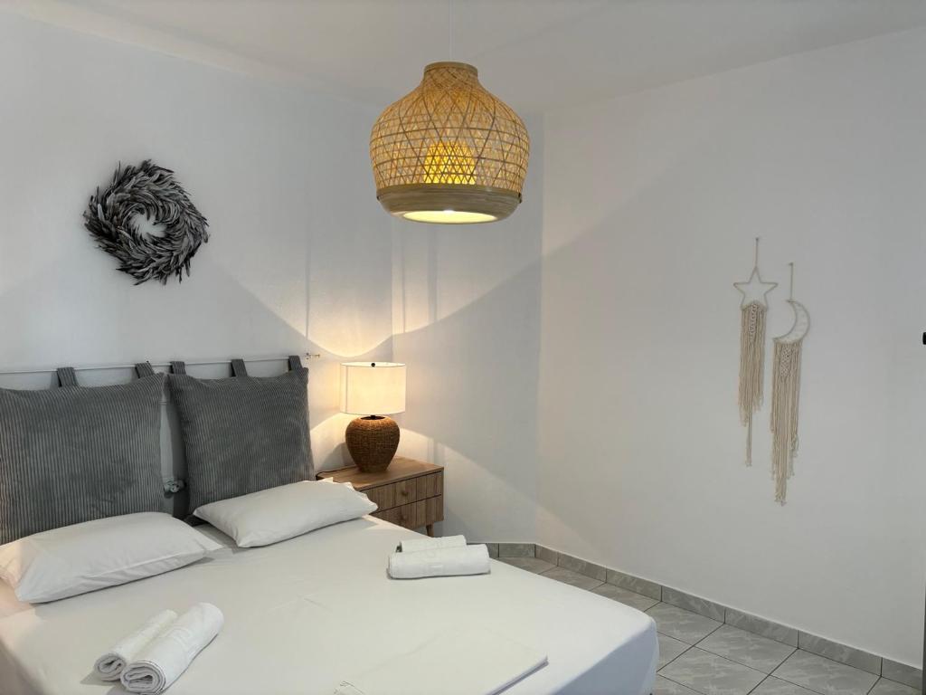 Postel nebo postele na pokoji v ubytování Chrysa House