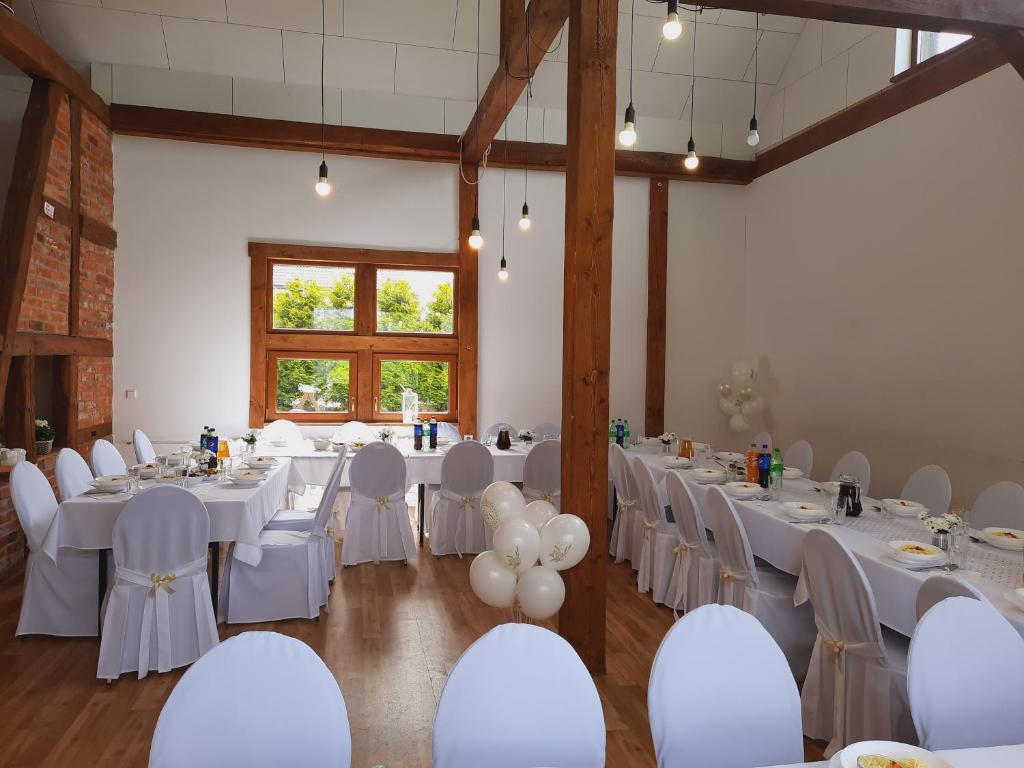 Reštaurácia alebo iné gastronomické zariadenie v ubytovaní Agroturystyka "Dobre czasy"