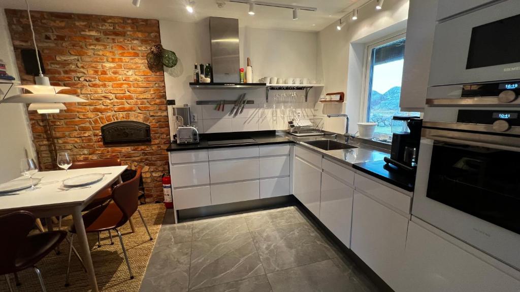 Kuchyň nebo kuchyňský kout v ubytování Casa Hönö Hästen
