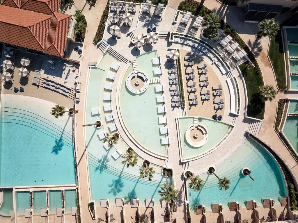Bazén v ubytování Cora Hotel & Spa nebo v jeho okolí