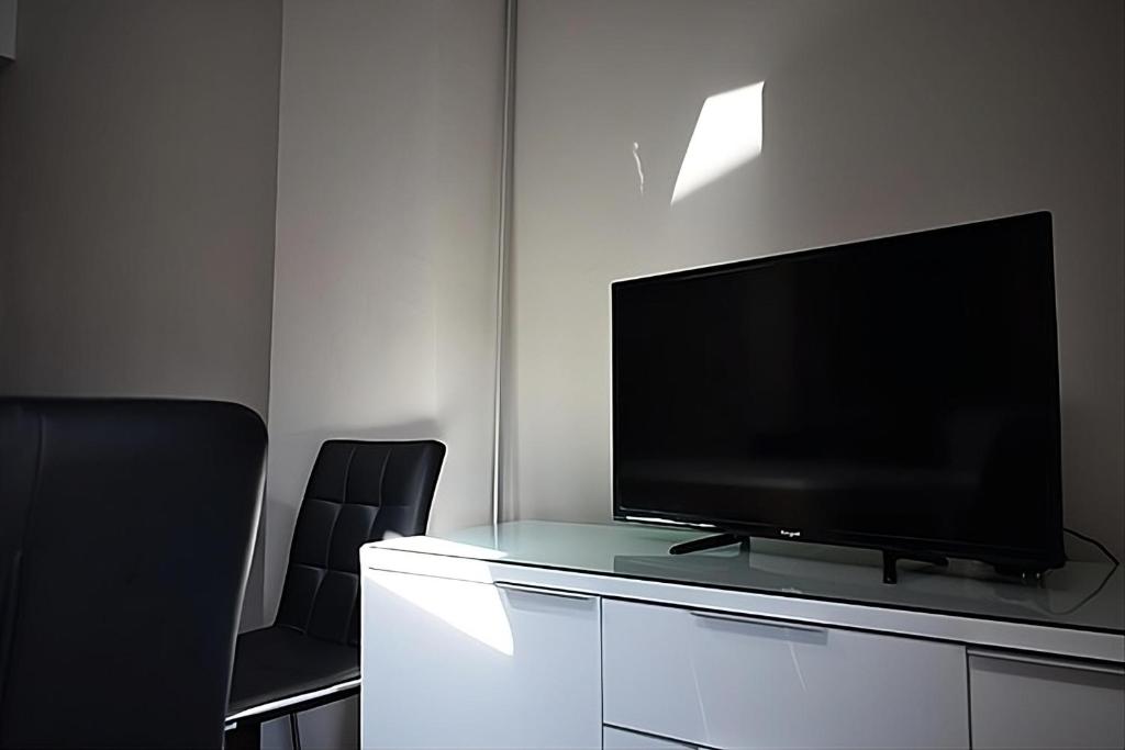 Televízia a/alebo spoločenská miestnosť v ubytovaní CASA PETRA