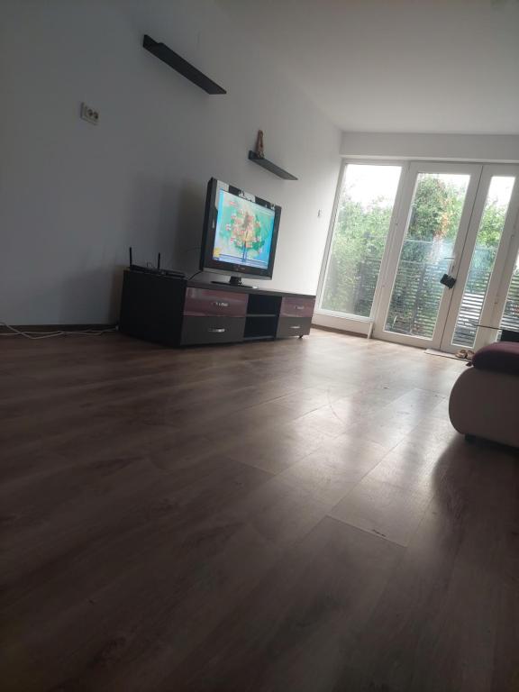 TV a/nebo společenská místnost v ubytování Casa de la Dunăre