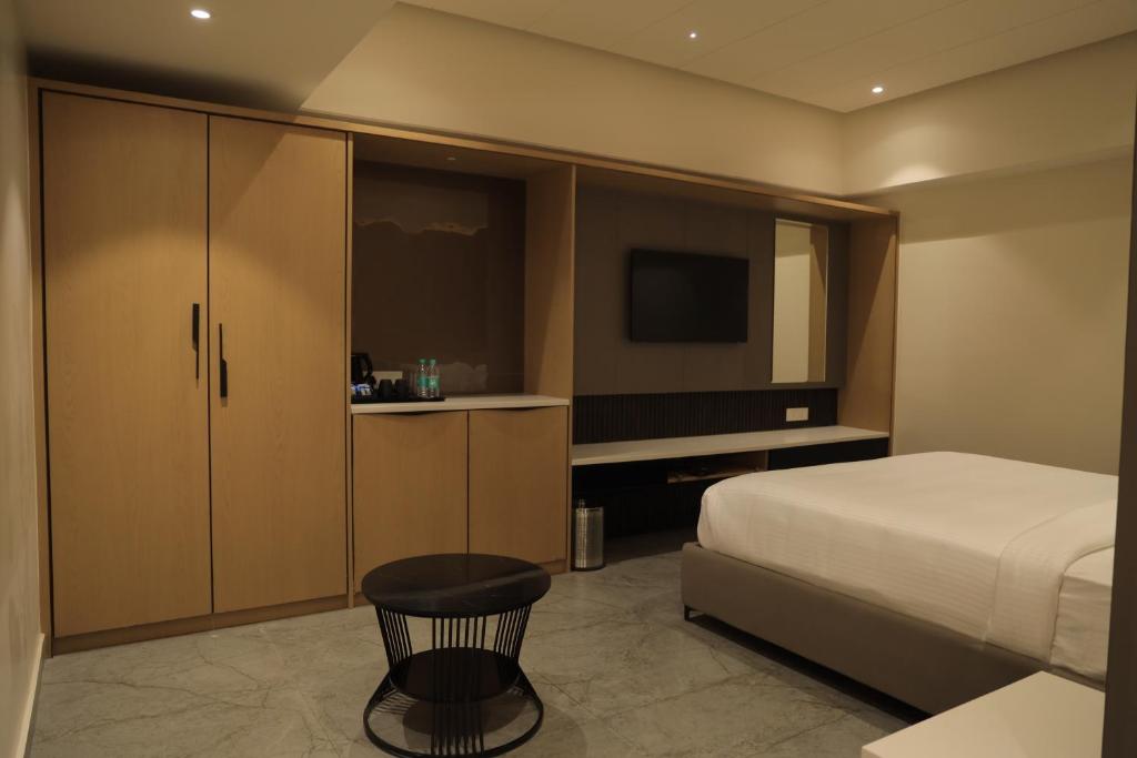Postel nebo postele na pokoji v ubytování VANTARA SUITEs