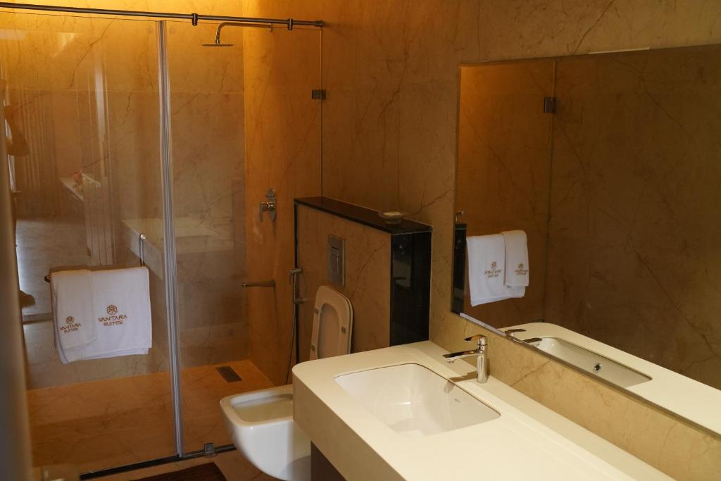 Koupelna v ubytování VANTARA SUITEs