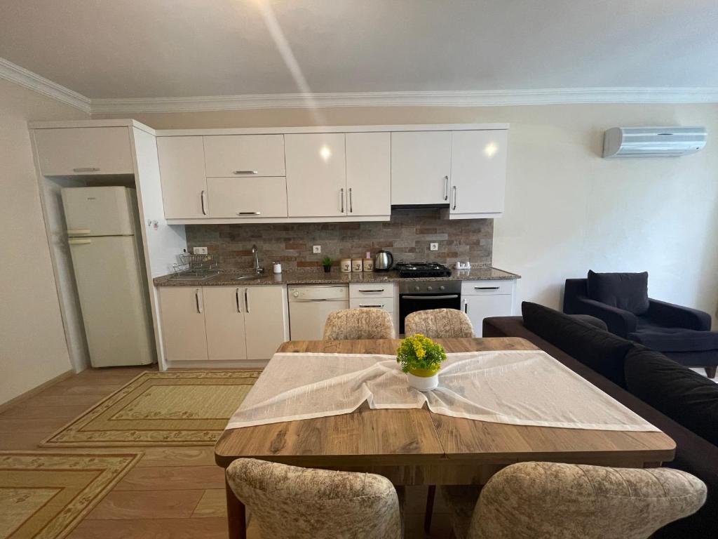 Select Suite & Apart Hotel - Two-Bedroom Deluxe Apartment With Garden View