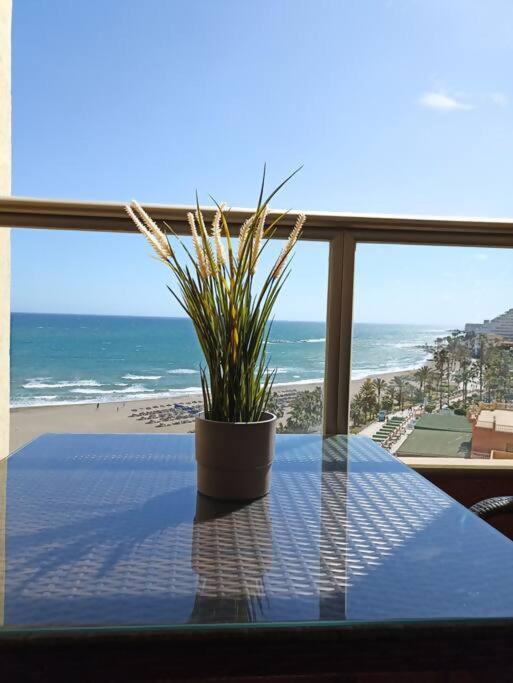 Zdjęcie z galerii obiektu Estudio MiramarPrimera linea playa Amazing views w mieście Benalmádena