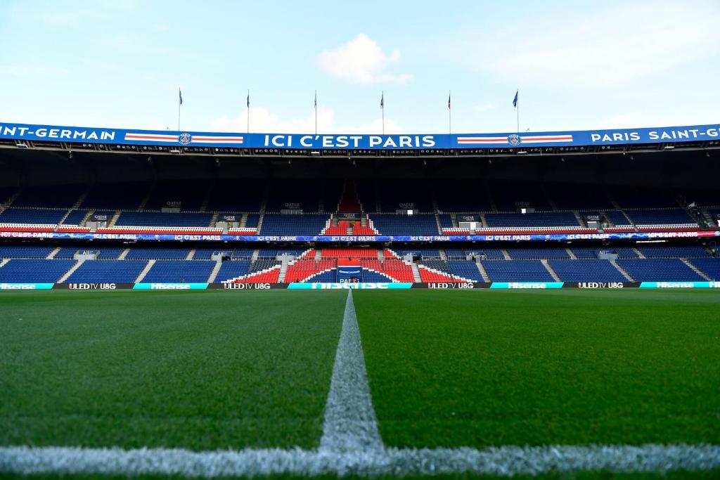 a view of a soccer stadium with a green field at PARC des PRINCES FLAT in Boulogne-Billancourt