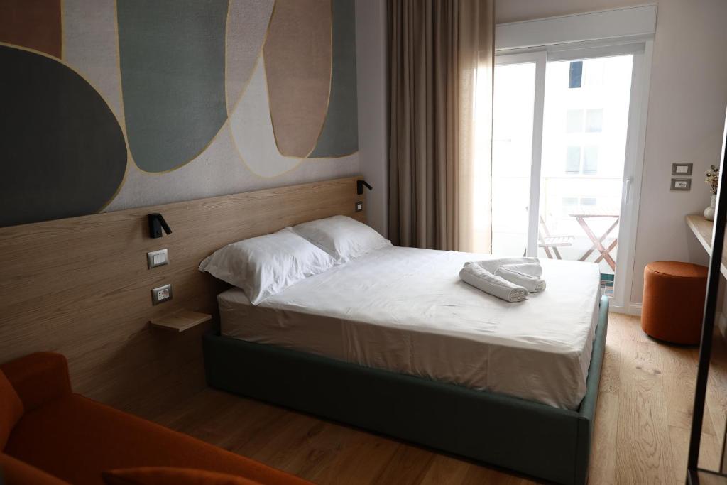 Postel nebo postele na pokoji v ubytování Xhani's Rooms