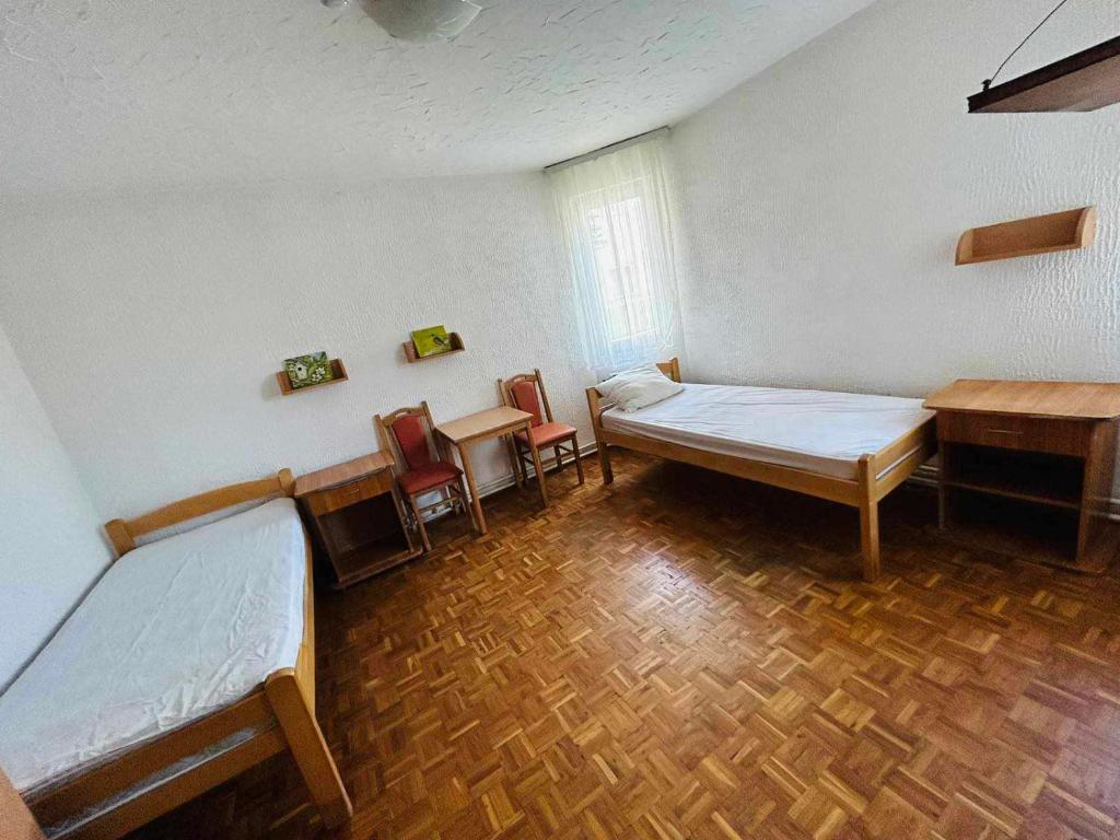 Postel nebo postele na pokoji v ubytování Rooms for rent "SARA"