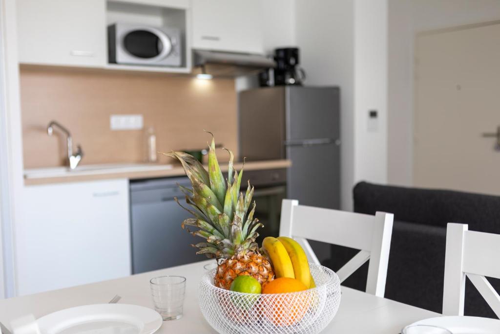 Kuchyň nebo kuchyňský kout v ubytování MY Hôtel Résidences - Port Leucate