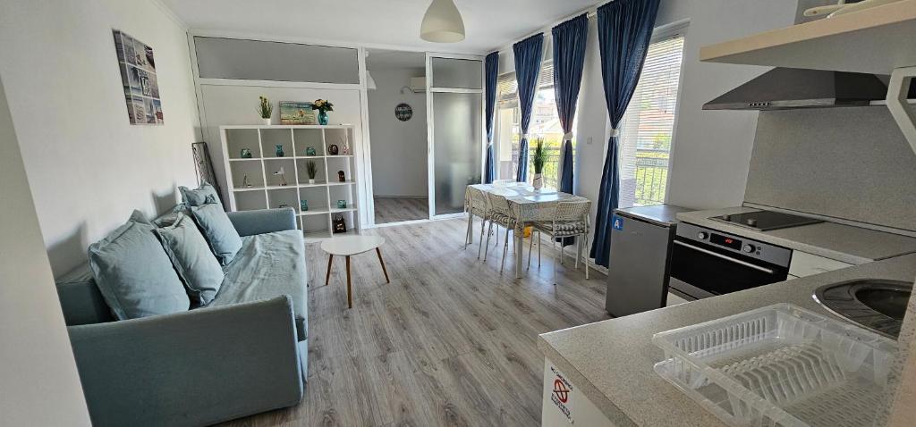 Kuchyň nebo kuchyňský kout v ubytování VP Blue Summer