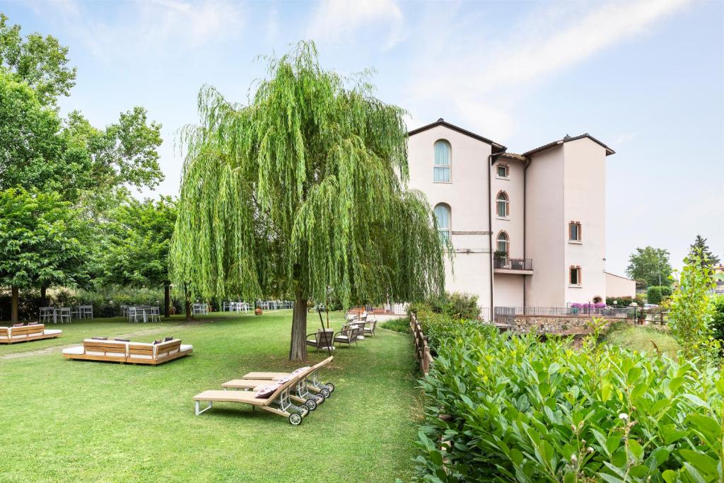 Un jardín fuera de LHP Hotel Certaldo