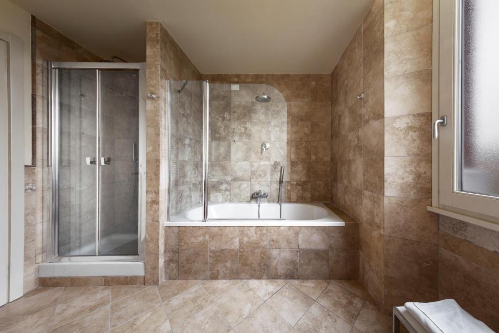 Un baño de LHP Hotel Certaldo