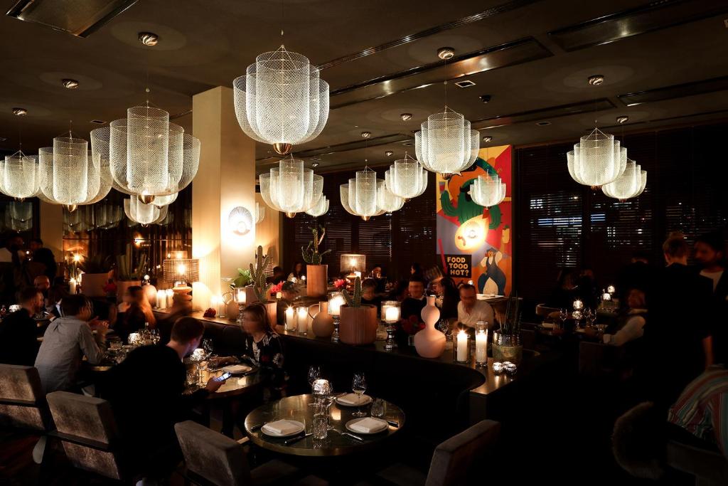 Restaurace v ubytování Hotel ROMY by AMANO
