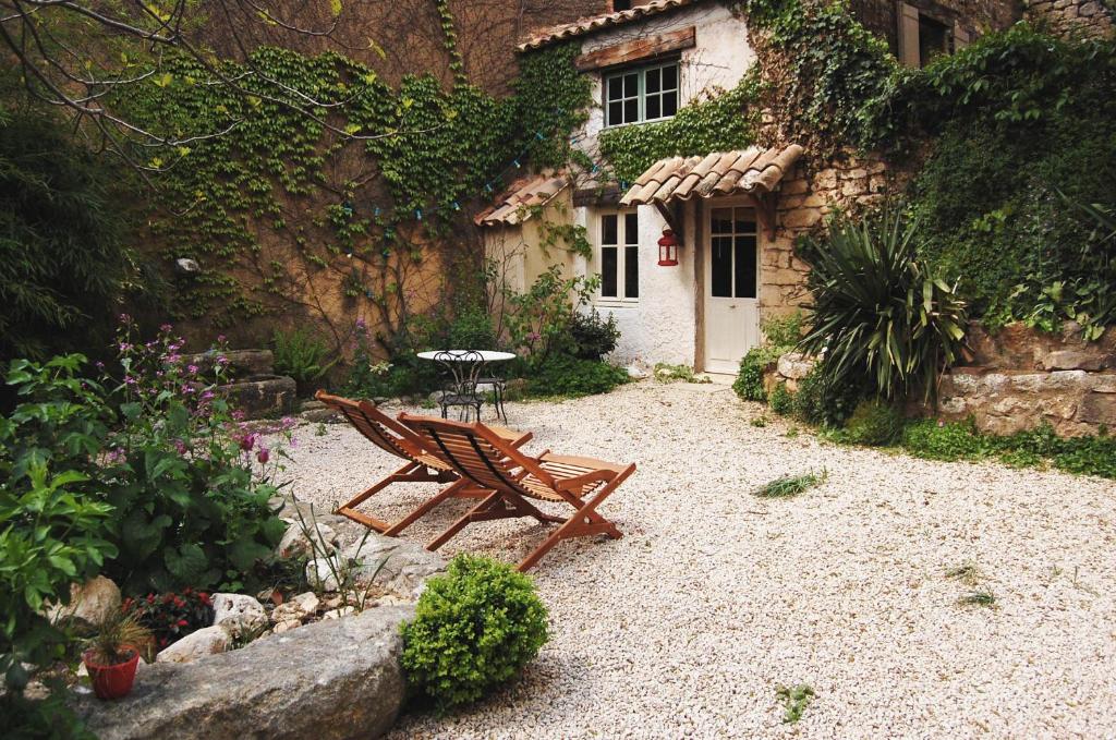 Zahrada ubytování gîte à Rustrel