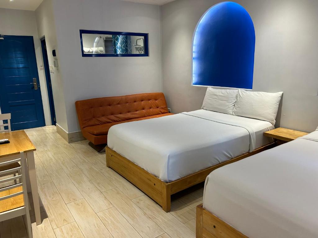 Postel nebo postele na pokoji v ubytování Oktowaves hotel
