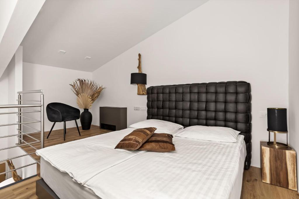 Postel nebo postele na pokoji v ubytování Hotel Harmonija SPA & FREE PARKING