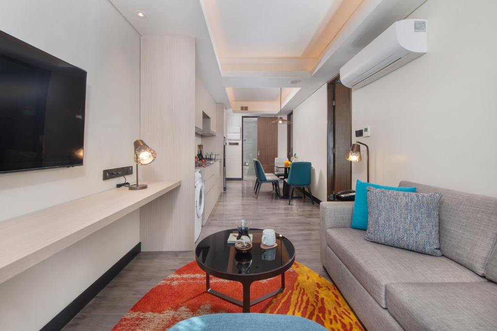 TV a/nebo společenská místnost v ubytování Citadines Bacolod City