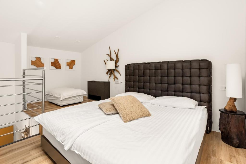 Postel nebo postele na pokoji v ubytování Hotel Harmonija SPA & FREE PARKING