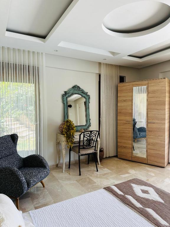 เตียงในห้องที่ Taş Ev Adrasan