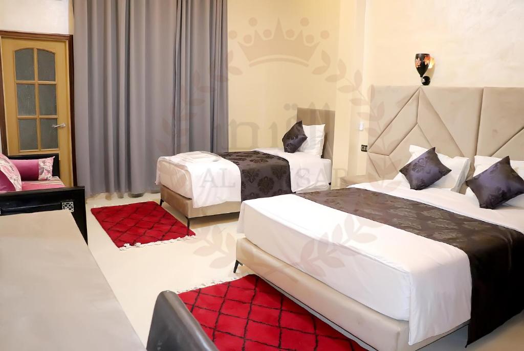 Postel nebo postele na pokoji v ubytování Hôtel AL QAISAR