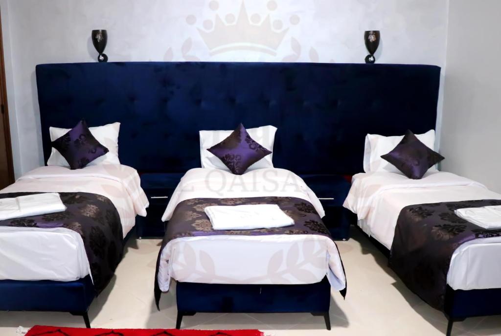 Postel nebo postele na pokoji v ubytování Hôtel AL QAISAR