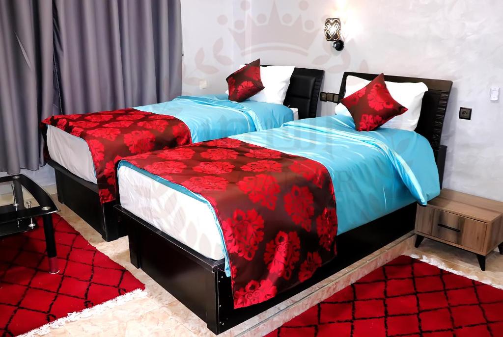 Postel nebo postele na pokoji v ubytování Hôtel AL QAISAR