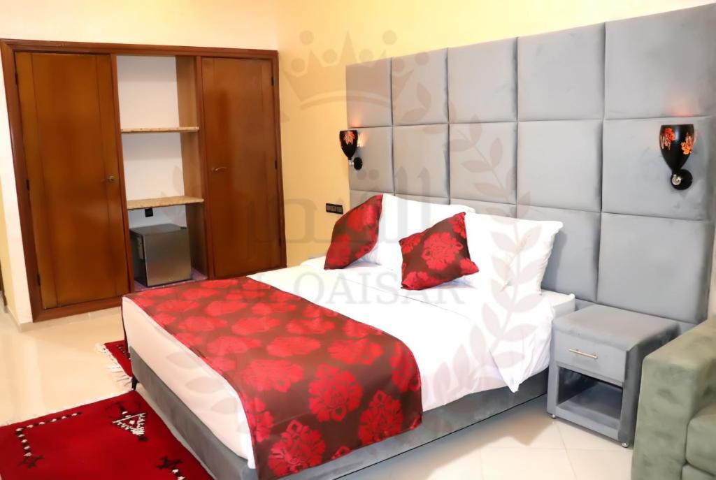 Postel nebo postele na pokoji v ubytování Hôtel AL QAISAR